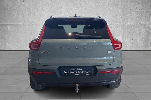 Volvo XC40 4 of 5