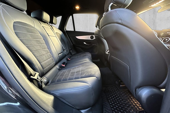 Mercedes-Benz GLC300 e 13 of 22