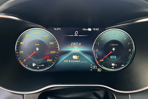 Mercedes-Benz GLC300 e 17 of 22