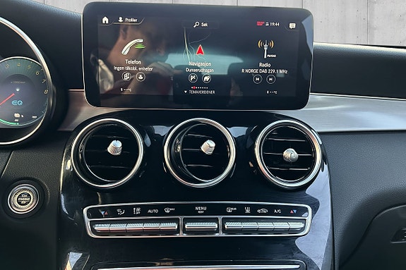 Mercedes-Benz GLC300 e 18 of 22
