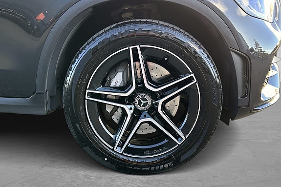 Mercedes-Benz GLC300 e 9 of 22
