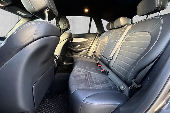Mercedes-Benz GLC300 e 11 of 22