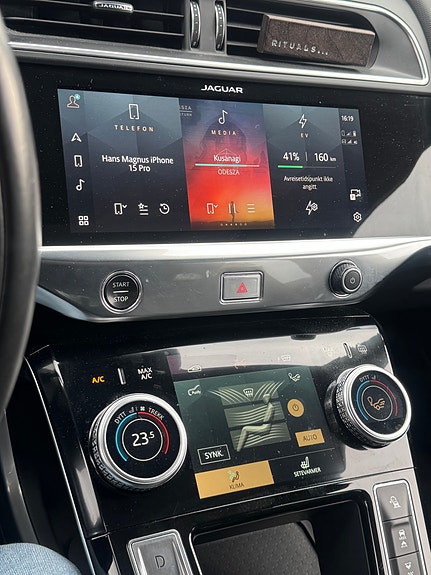 Jaguar I-PACE 13 of 30