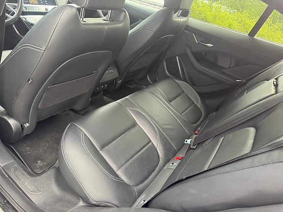Jaguar I-PACE 17 of 30