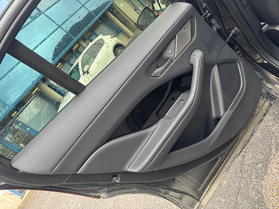 Jaguar I-PACE 18 of 30