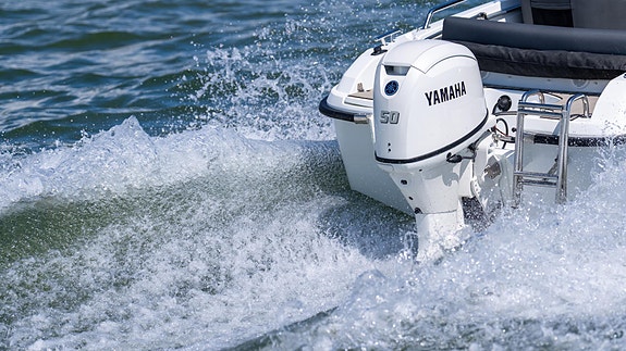 Yamaha F50 // HVIT FARGE // PÅ LAGER 3 of 4