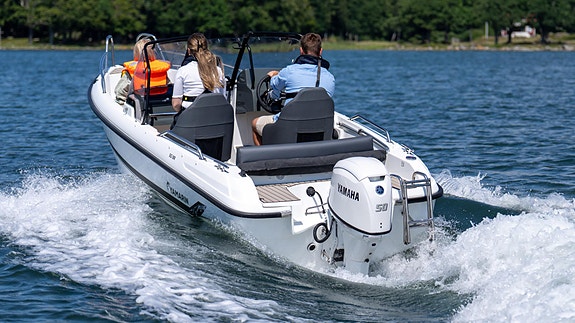 Yamaha F50 // HVIT FARGE // PÅ LAGER 2 of 4
