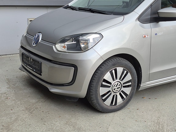 Volkswagen UP! 2 of 5