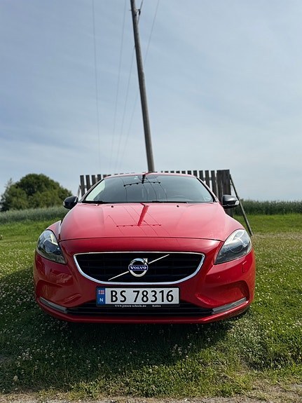 Volvo V40 3 of 5