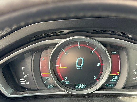 Volvo V40 10 of 25
