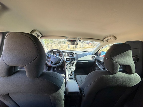 Volvo V40 12 of 25