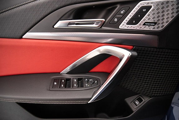 BMW iX2 14 of 26