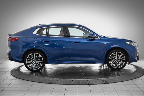BMW iX2 6 of 26
