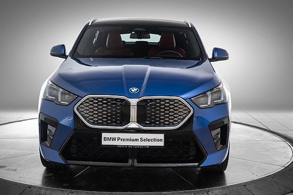BMW iX2 8 of 26
