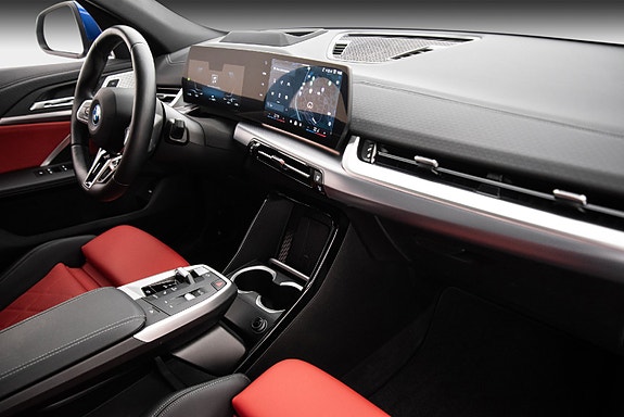 BMW iX2 11 of 26