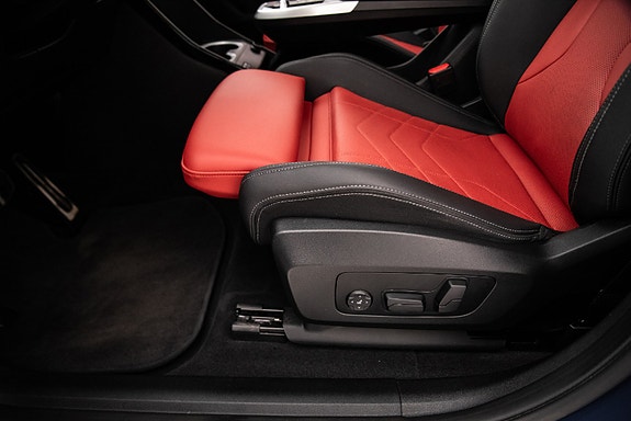 BMW iX2 13 of 26