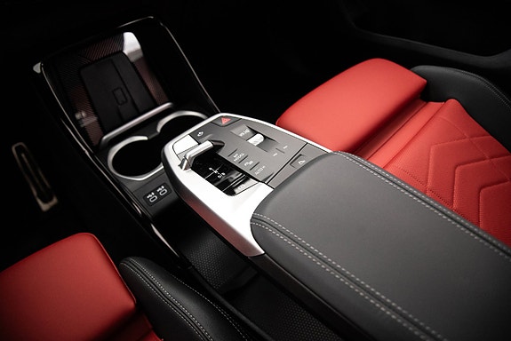BMW iX2 21 of 26