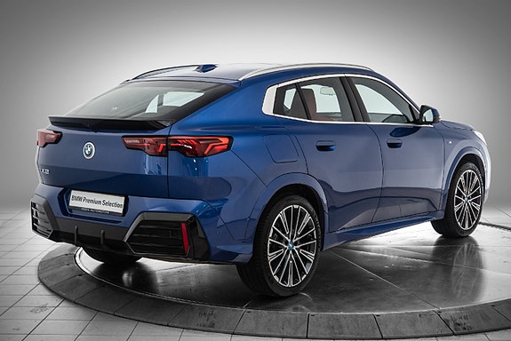 BMW iX2 5 of 26