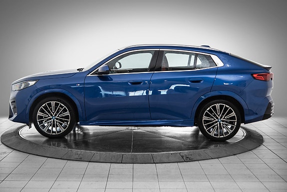 BMW iX2 2 of 26