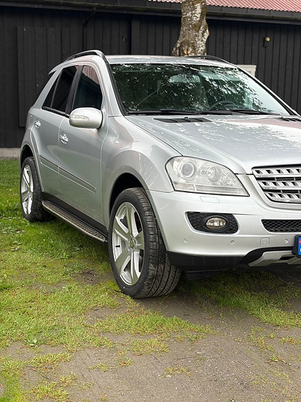 Mercedes-Benz ML280 4 of 5
