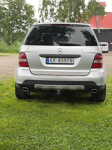 Mercedes-Benz ML280 5 of 5
