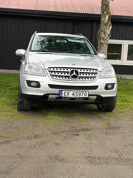 Mercedes-Benz ML280 3 of 5