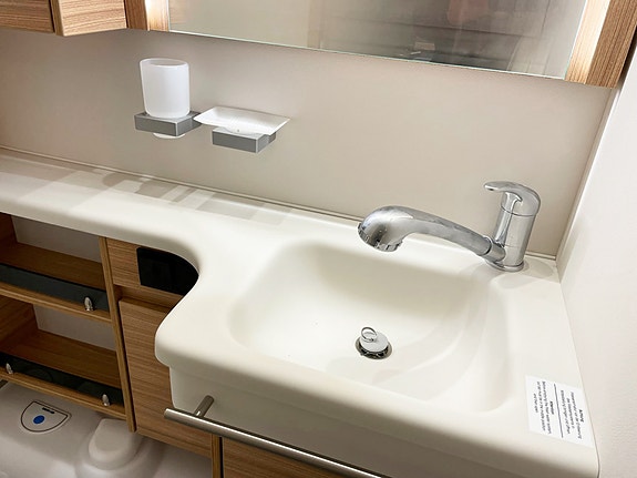 Dethleffs Camper 470 ER // Enkle senger 10 of 16