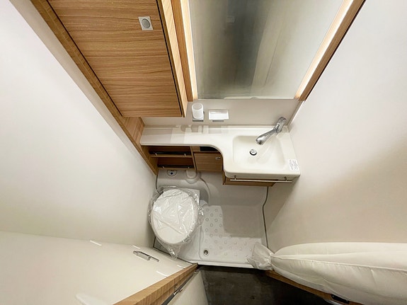 Dethleffs Camper 470 ER // Enkle senger 9 of 16
