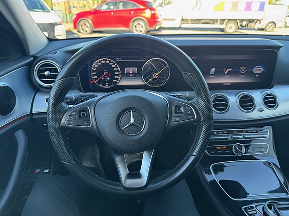 Mercedes-Benz E220 d 21 of 30