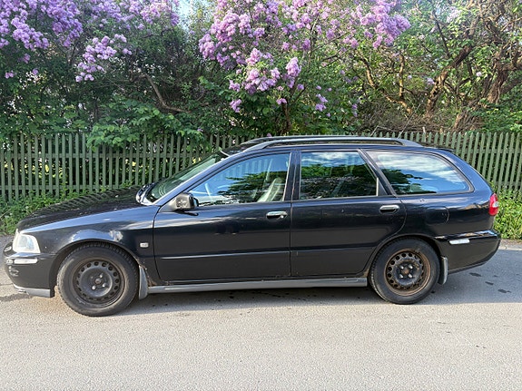 Volvo V40 4 of 5