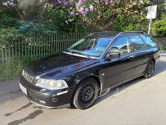 Volvo V40 3 of 5