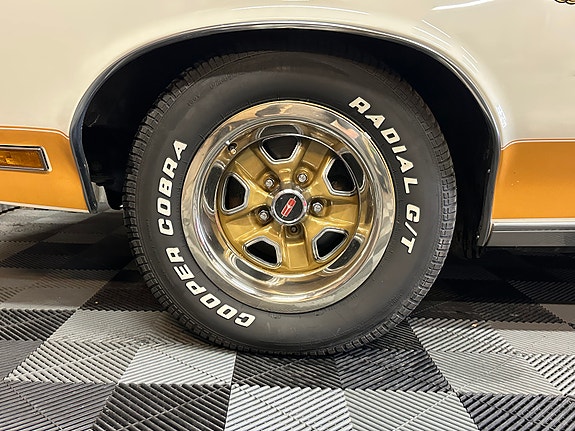 Oldsmobile Cutlass 17 of 30