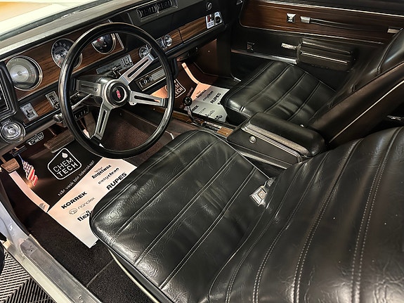 Oldsmobile Cutlass 24 of 30
