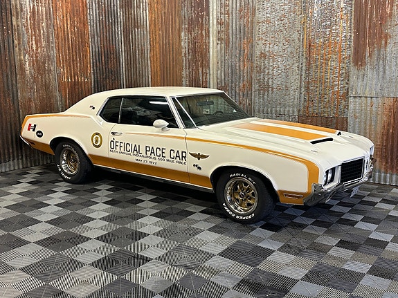 Oldsmobile Cutlass 3 of 5