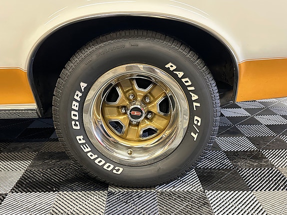 Oldsmobile Cutlass 18 of 30