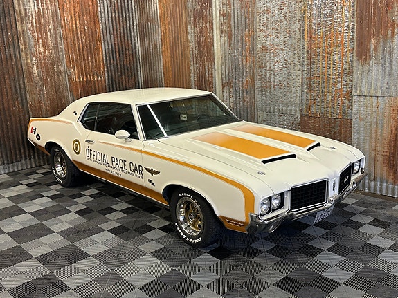 Oldsmobile Cutlass 2 of 5