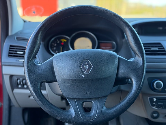 Renault Megane 13 of 30