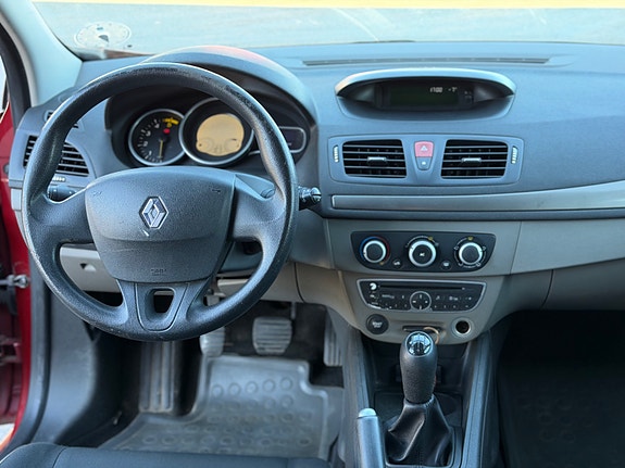Renault Megane 12 of 30