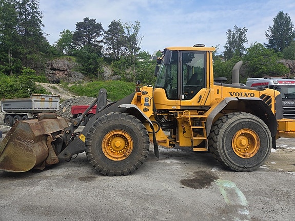 Volvo L110F 2 of 5
