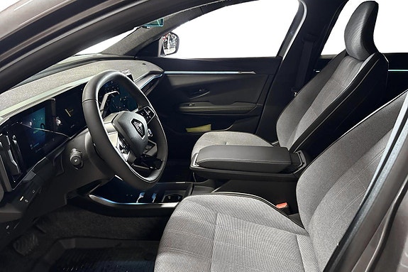 Renault Scenic E-Tech 8 of 24
