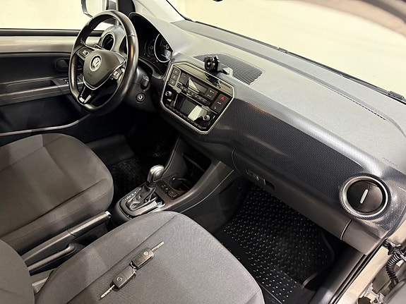 Volkswagen UP! 29 of 30