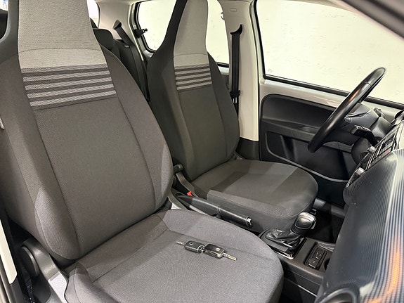 Volkswagen UP! 28 of 30