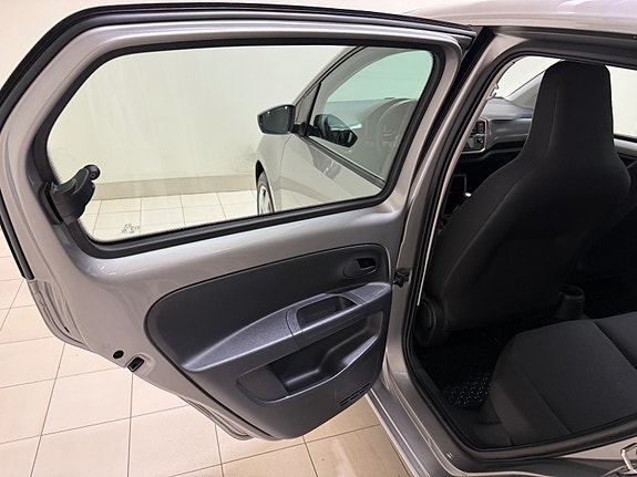 Volkswagen UP! 27 of 30