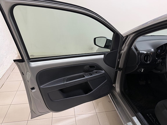 Volkswagen UP! 24 of 30