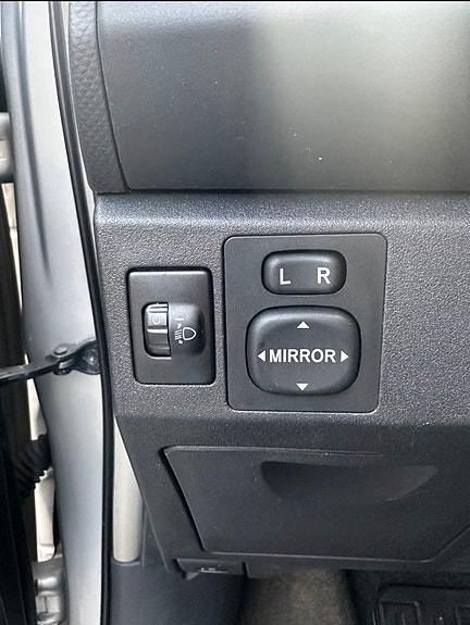 Toyota Yaris 11 of 17