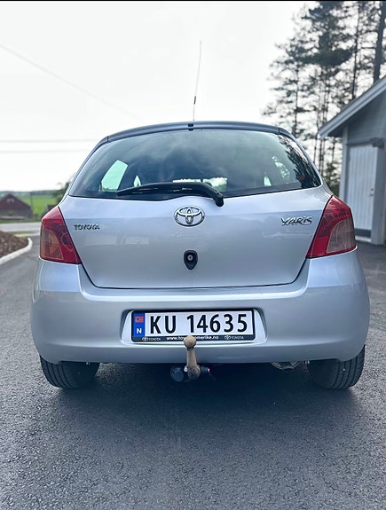 Toyota Yaris 8 of 17