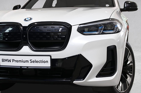 BMW iX3 3 of 5