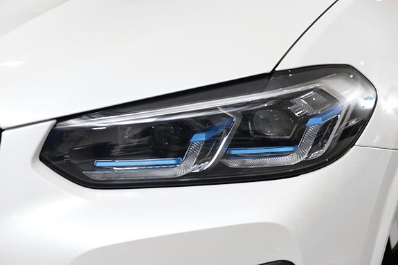 BMW iX3 4 of 5