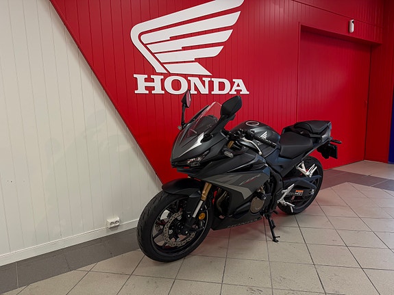 Honda CBR 500 R 2 of 5