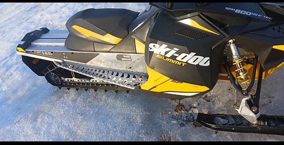 Ski-doo Summit SP 4 of 9